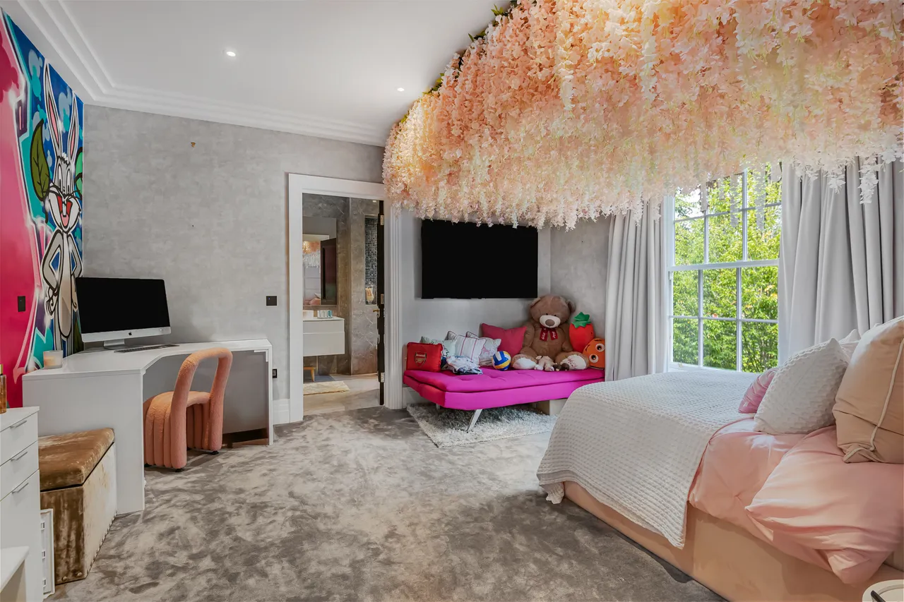 Abbots Drive, Virginia Water, GU25, photo 13