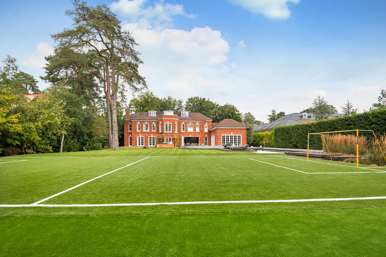 Abbots Drive, Virginia Water, GU25, photo 23