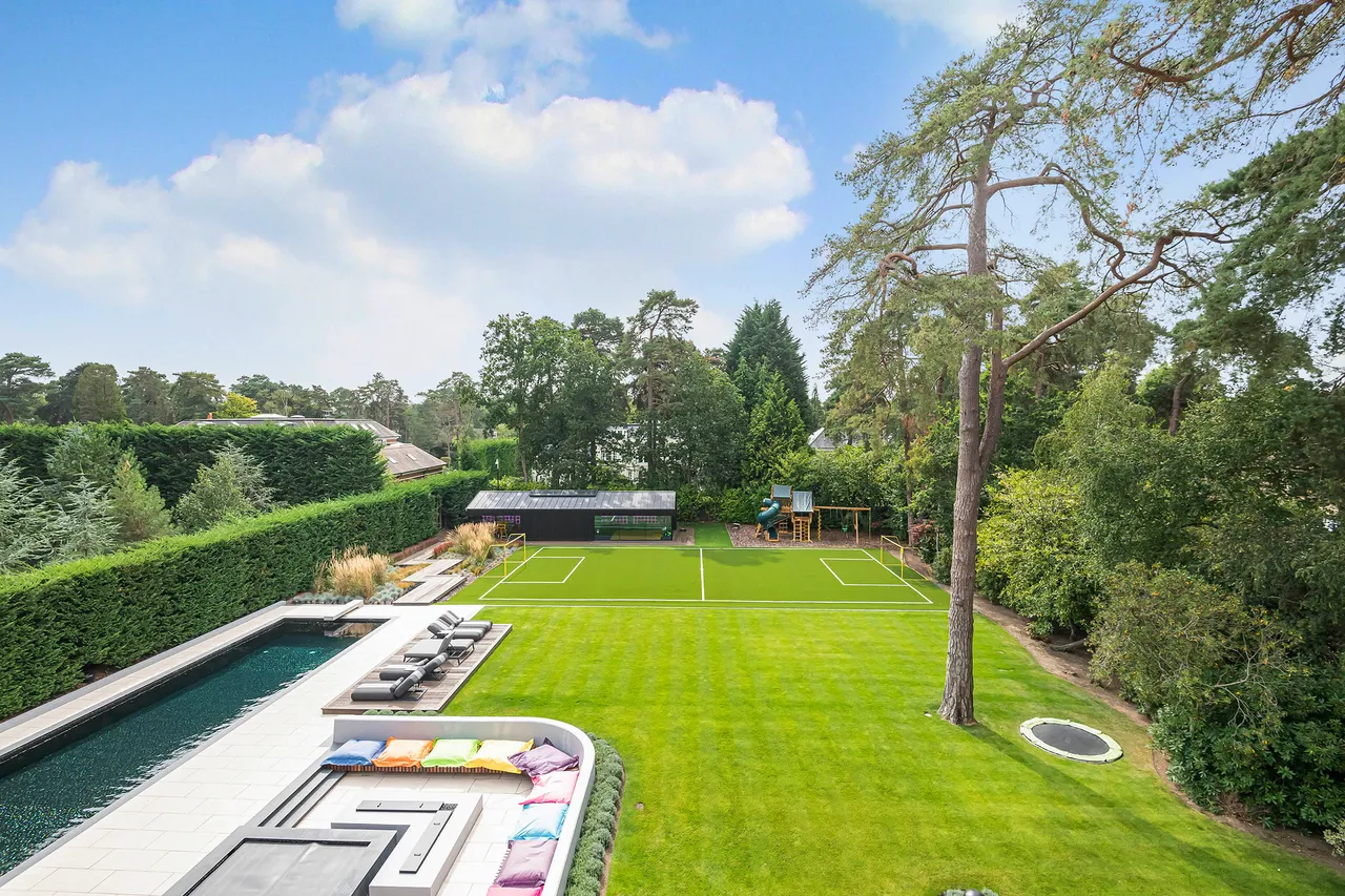 Abbots Drive, Virginia Water, GU25, photo 22