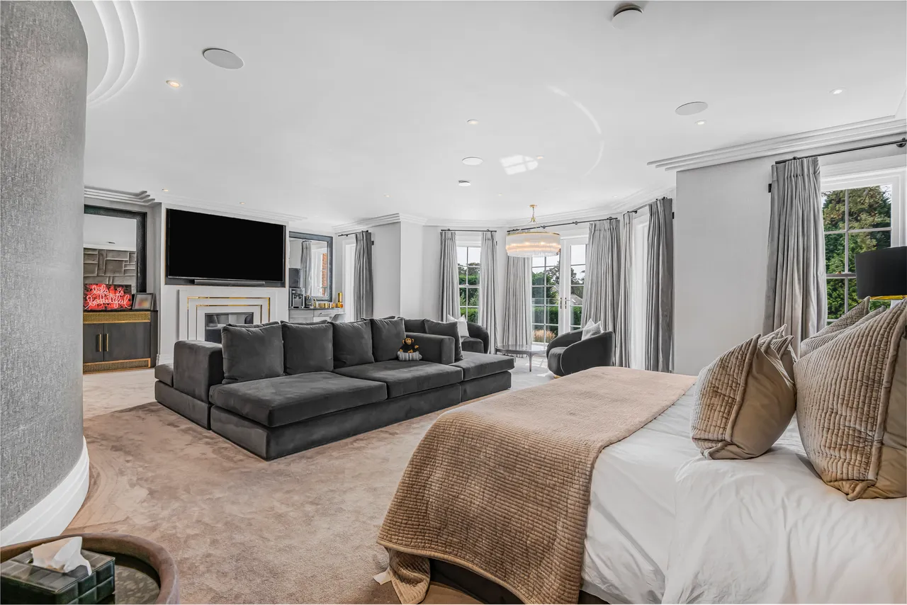 Abbots Drive, Virginia Water, GU25, photo 10