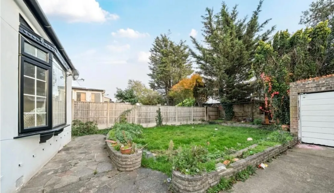 Adelaide Gardens, Romford, RM6 6SS, photo 10