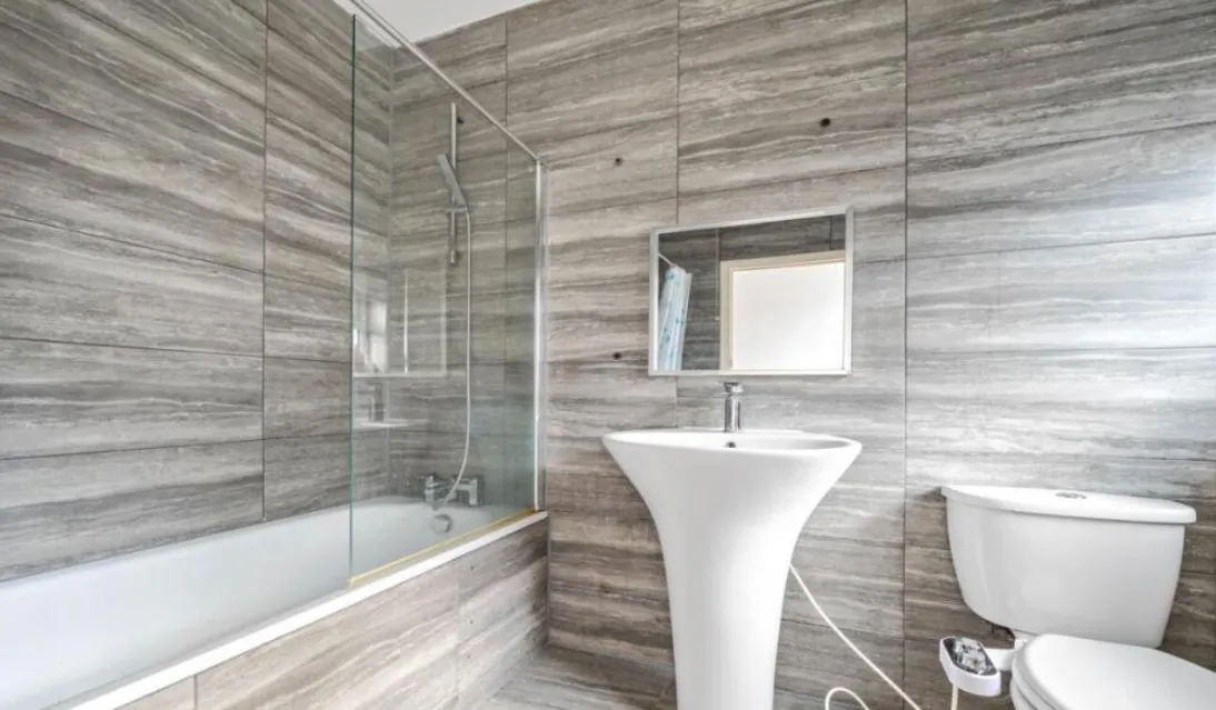 Adelaide Gardens, Romford, RM6 6SS, photo 7