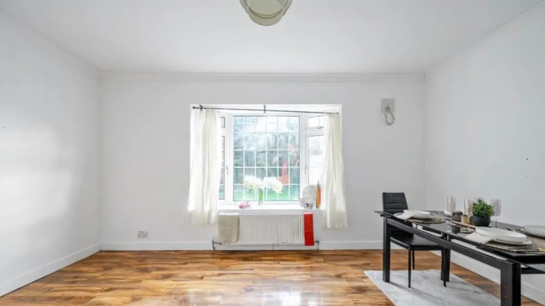 Adelaide Gardens, Romford, RM6 6SS, photo 5