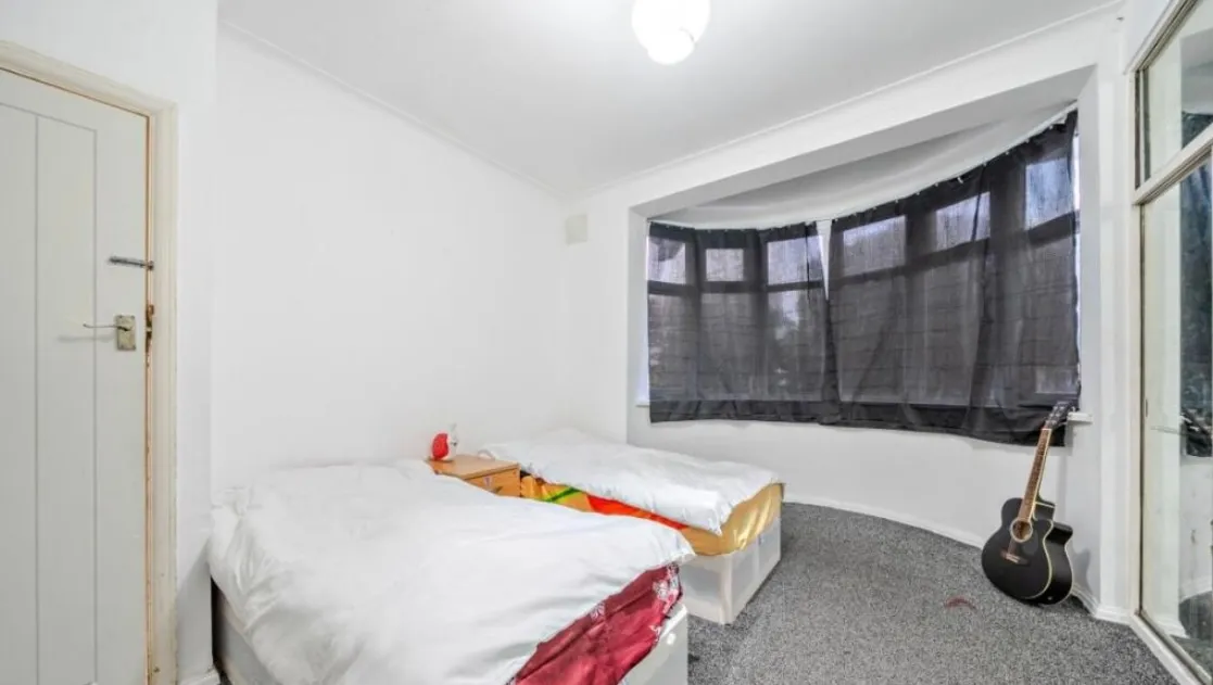 Adelaide Gardens, Romford, RM6 6SS, photo 8