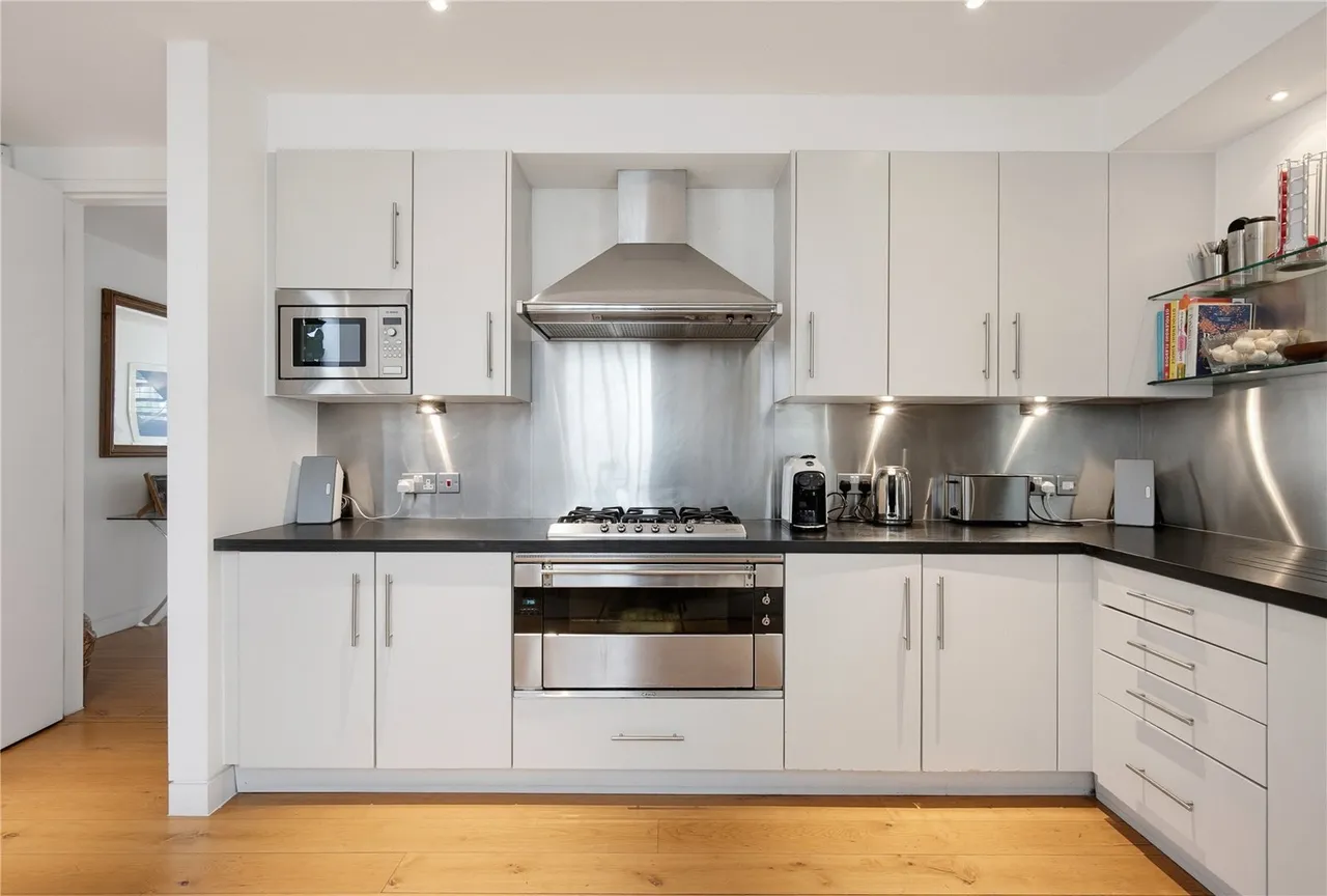 Battersea High Street, London, SW11, photo 2