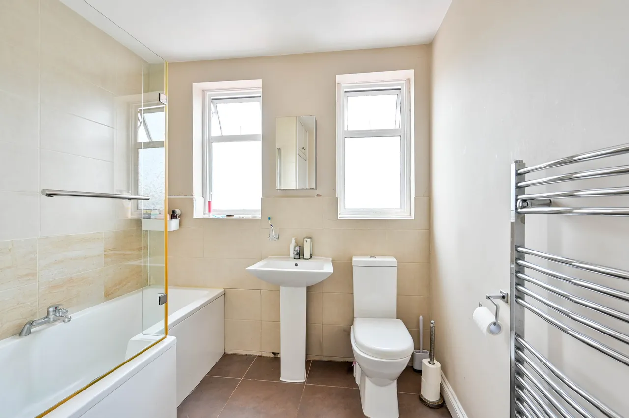 102 Byron Avenue, New Malden, photo 11