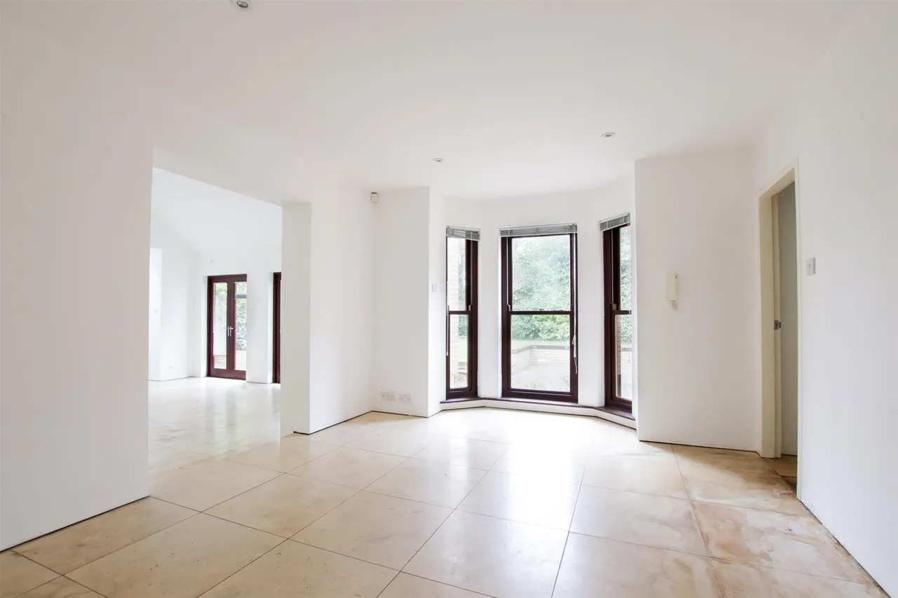 St. Margarets Road, Altrincham, WA14, photo 3