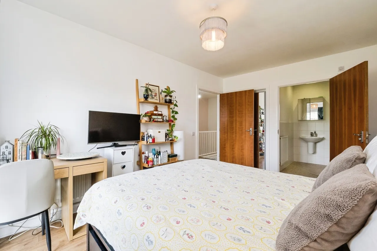 Davey Gardens, Barking, IG11, photo 18