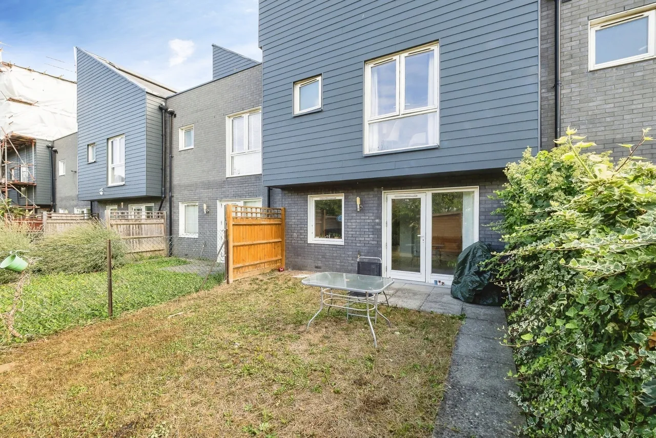Davey Gardens, Barking, IG11, photo 26