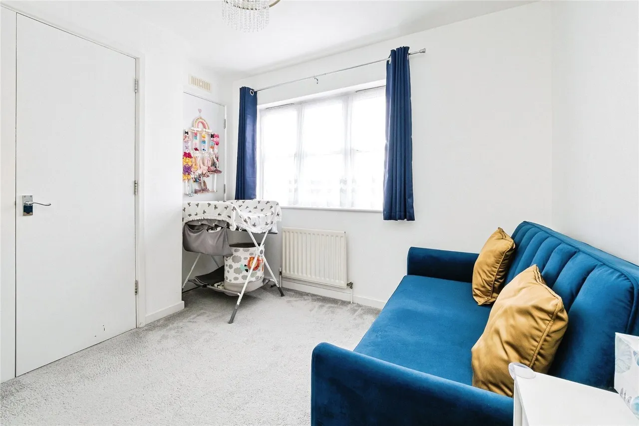 Southwell Close, Chafford Hundred, Grays, Essex, RM16, photo 10