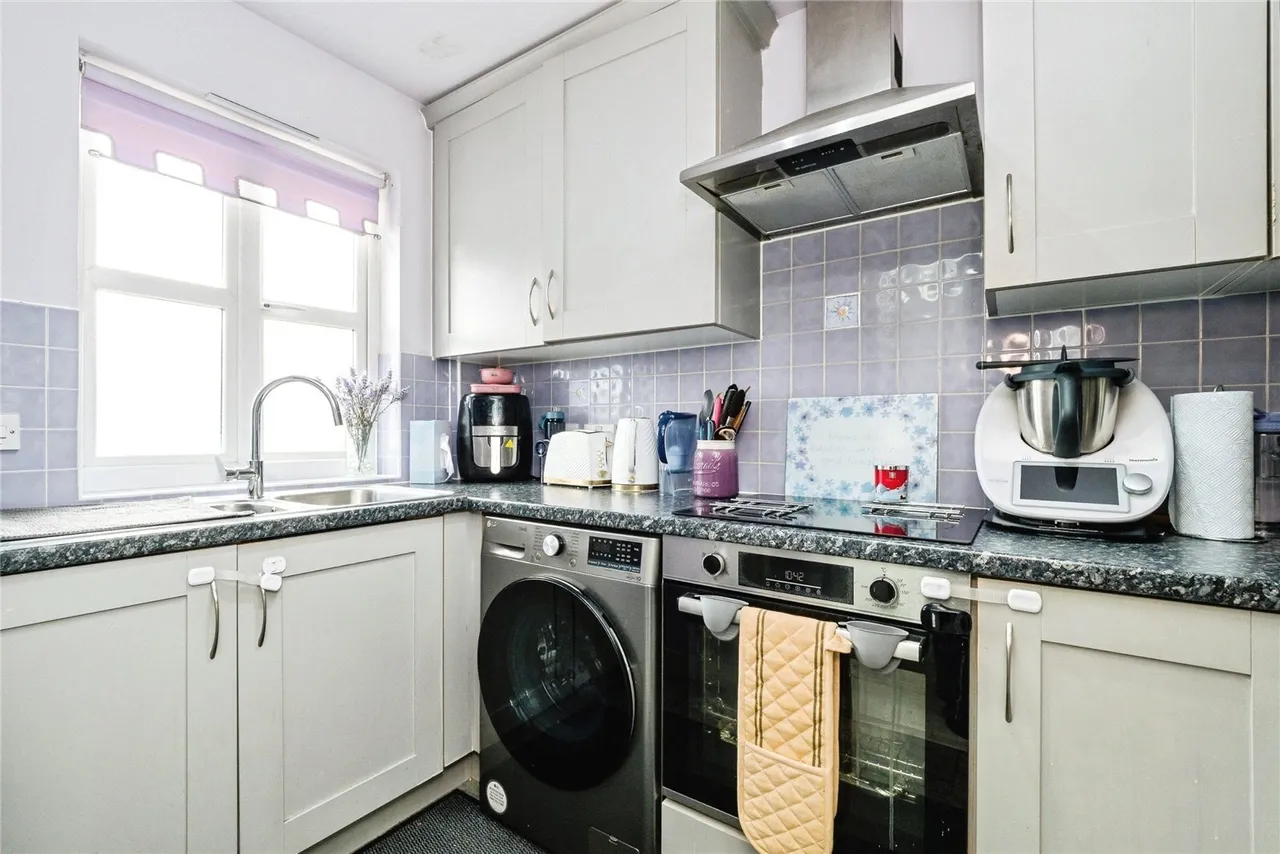 Southwell Close, Chafford Hundred, Grays, Essex, RM16, photo 5