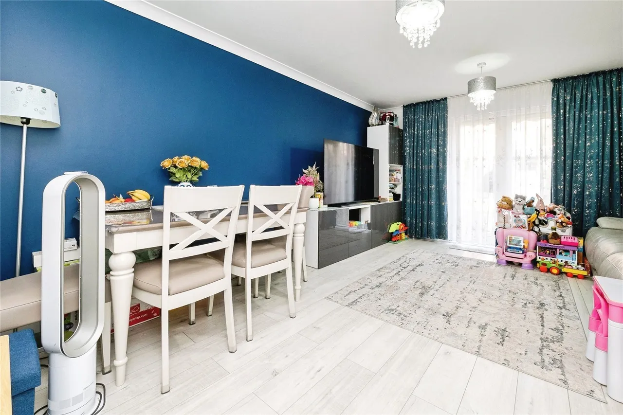 Southwell Close, Chafford Hundred, Grays, Essex, RM16, photo 4