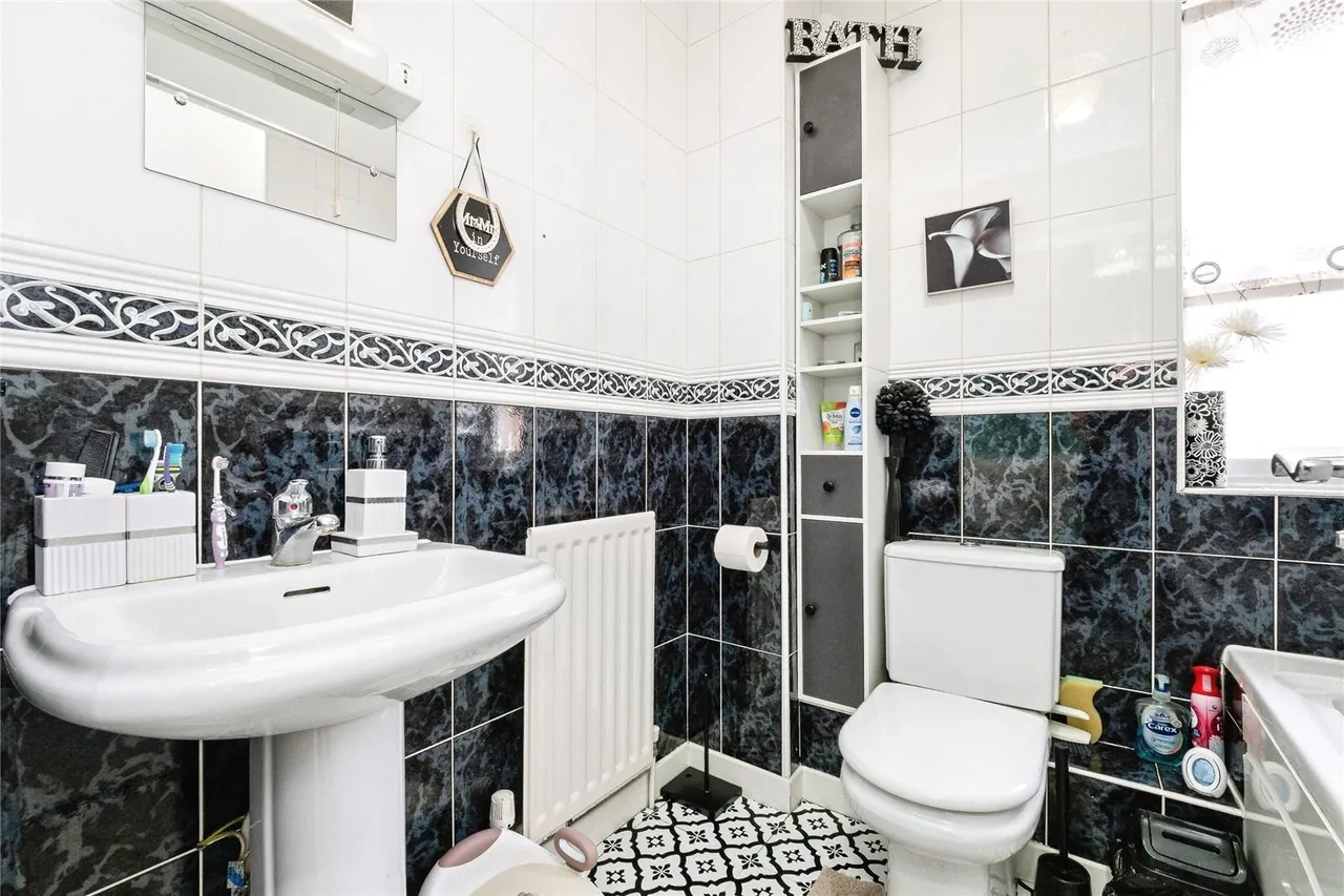 Southwell Close, Chafford Hundred, Grays, Essex, RM16, photo 11