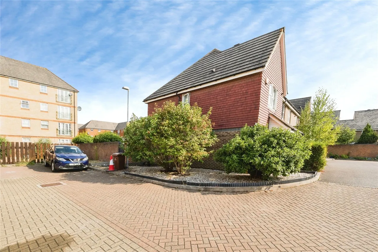 Southwell Close, Chafford Hundred, Grays, Essex, RM16, photo 16