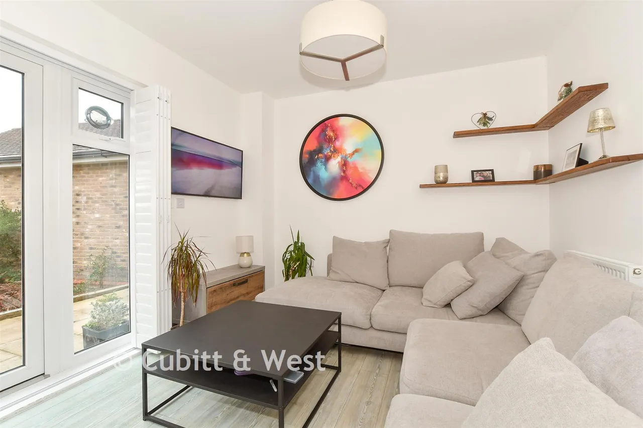 Barnfield, Billingshurst, RH14, photo 4