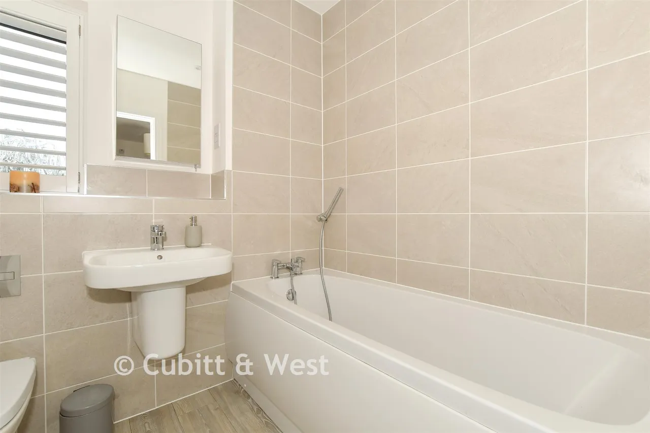 Barnfield, Billingshurst, RH14, photo 11