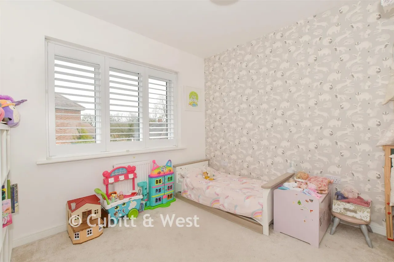 Barnfield, Billingshurst, RH14, photo 9