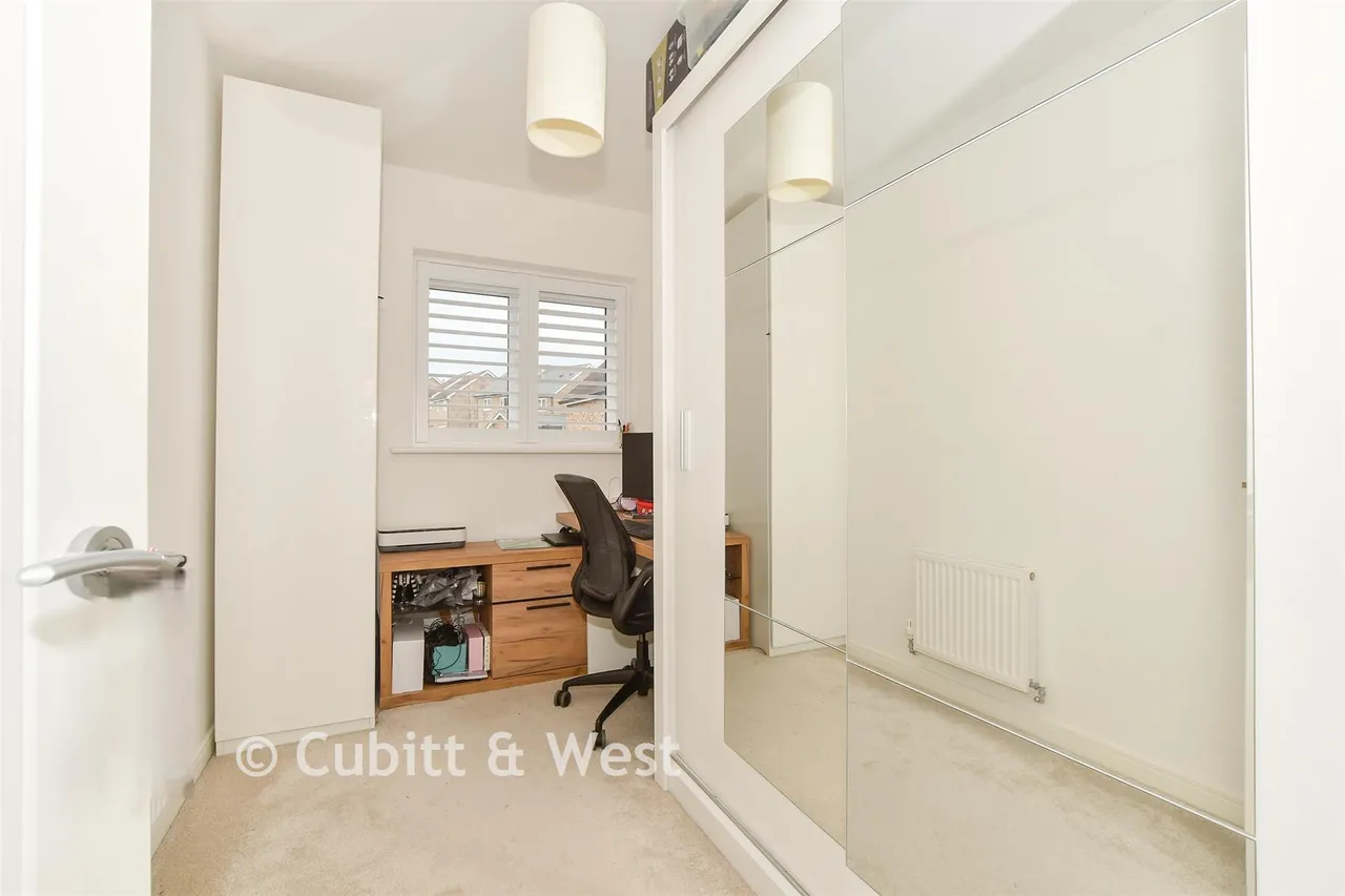 Barnfield, Billingshurst, RH14, photo 10