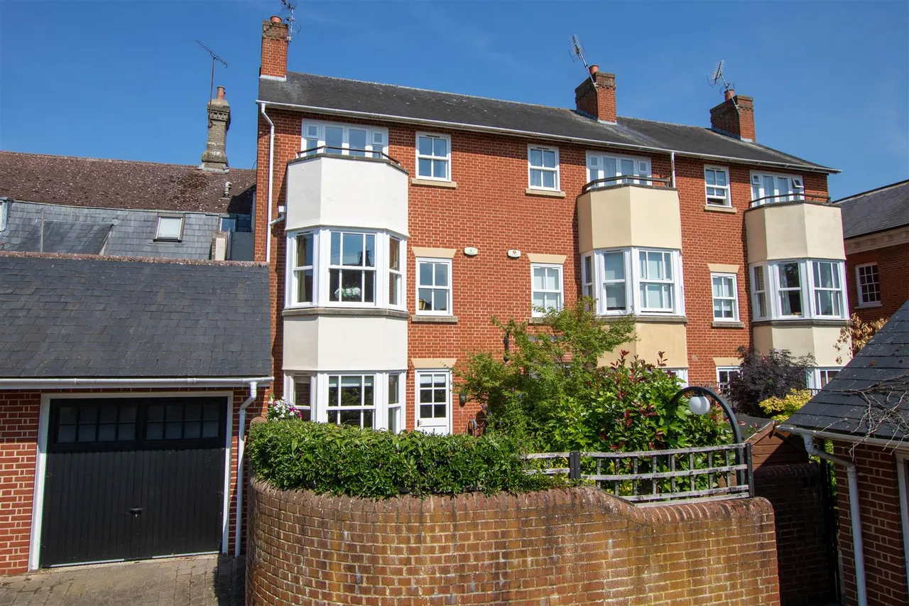 4 bed house for sale, High Street, Saffron Walden, CB10