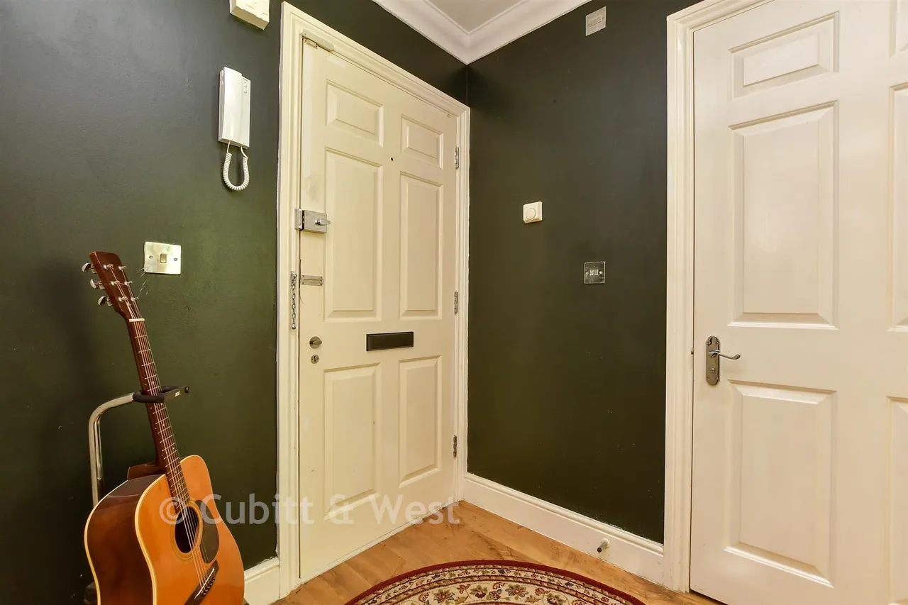 Gatton Park Road, Redhill, RH1, photo 4