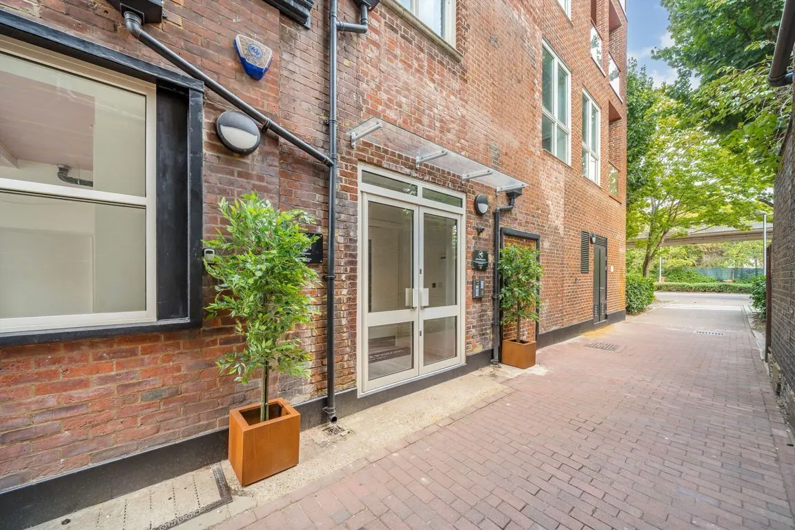 Three Pigeons House, W5, photo 8