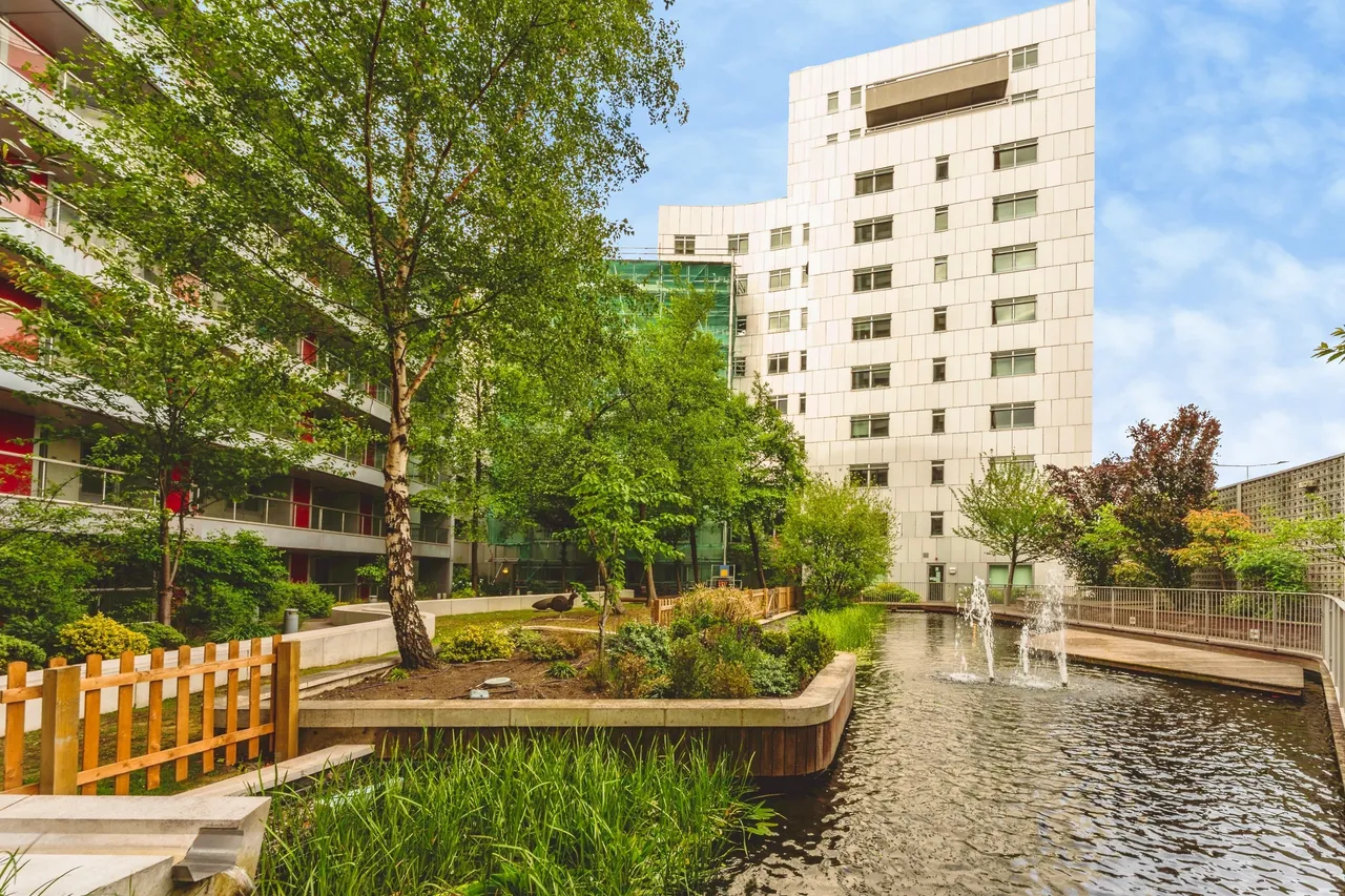 1 bed flat for sale, Barking Road, London, E16