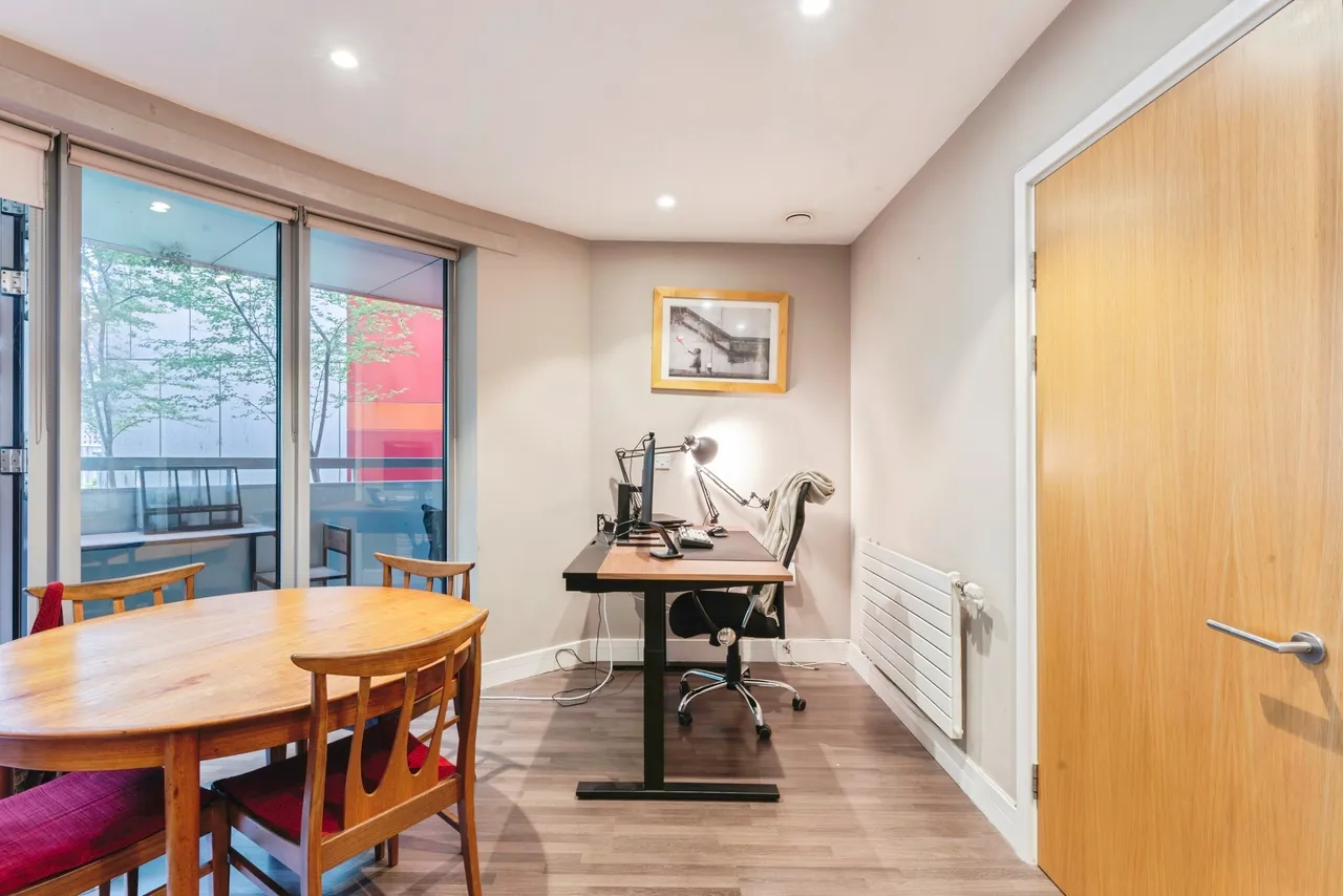 Barking Road, London, E16, photo 21