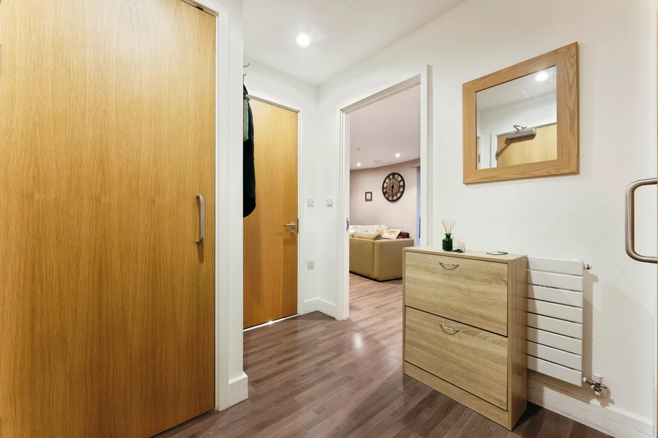 Barking Road, London, E16, photo 17