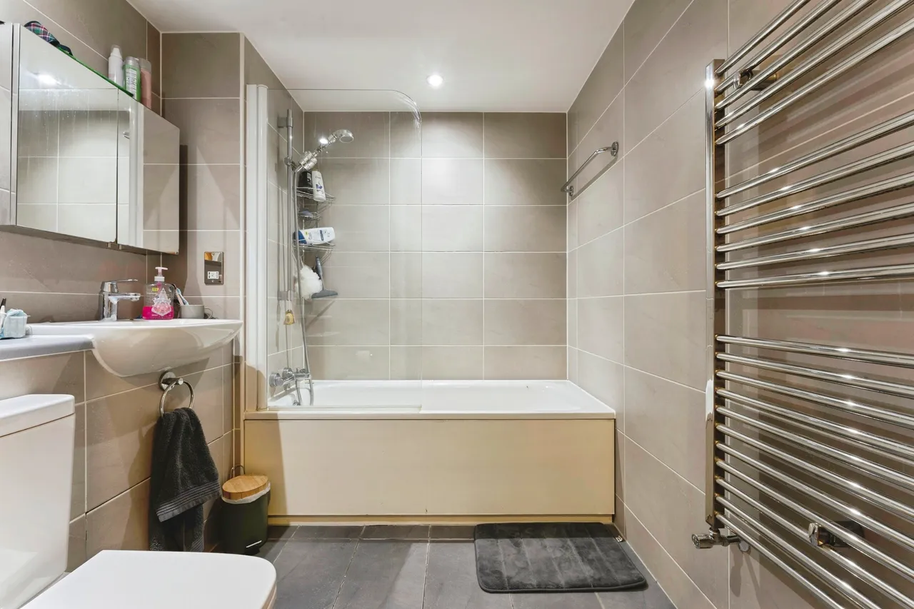 Barking Road, London, E16, photo 18