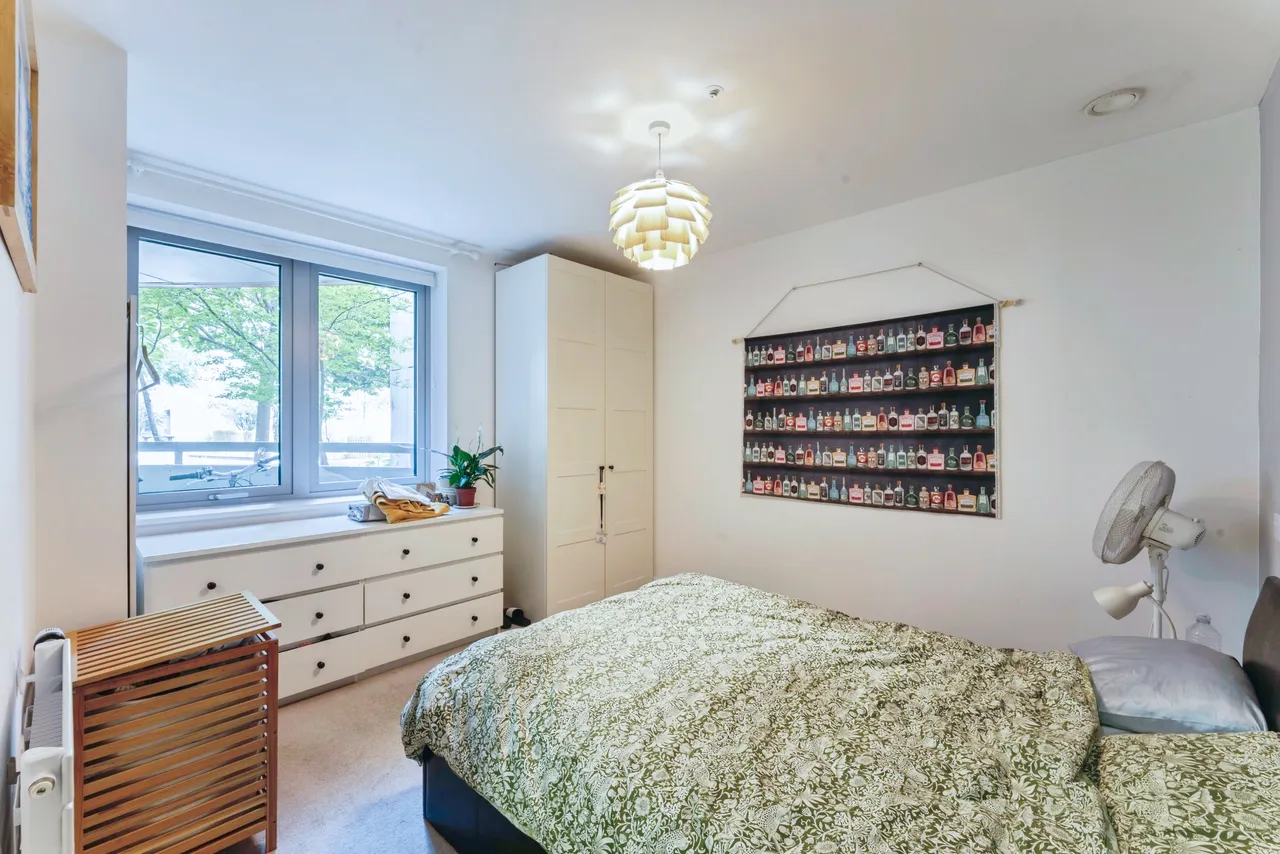 Barking Road, London, E16, photo 14