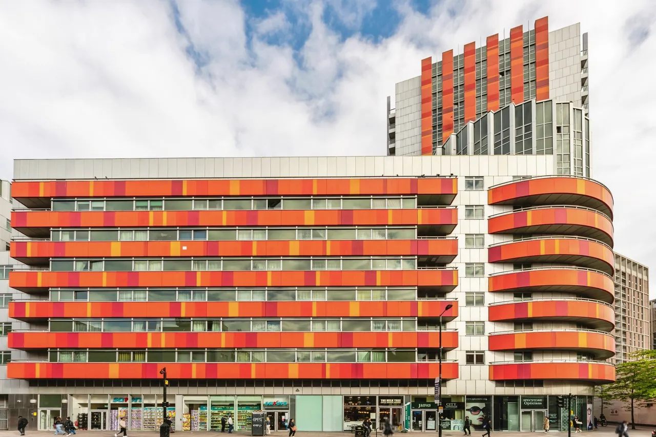 Barking Road, London, E16, photo 25