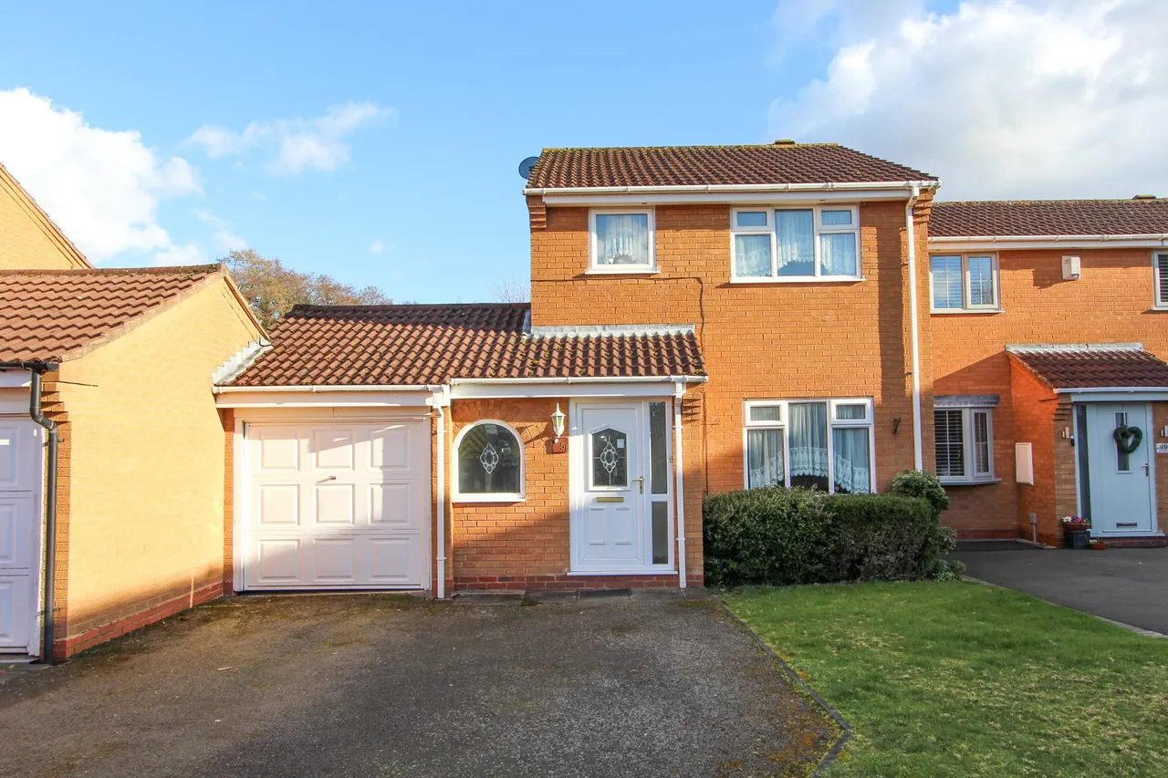 3 bed property for sale — Bradgate Drive, Sutton Coldfield, Sutton Coldfield, B74 4XG