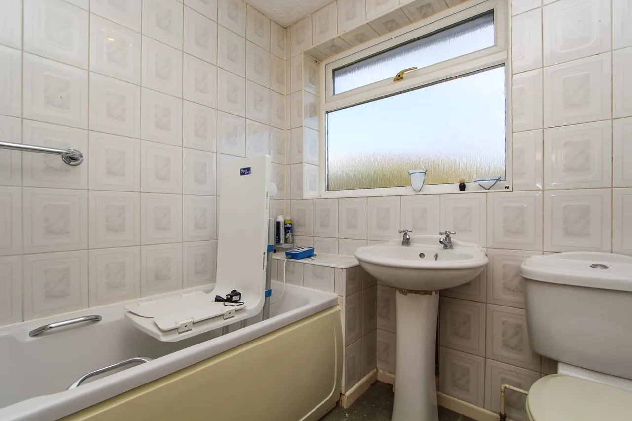 Bradgate Drive, Sutton Coldfield, Sutton Coldfield, B74 4XG, photo 9