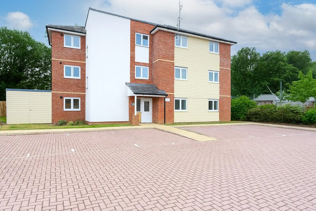 1 bed flat for sale — Coxwell Avenue, Farnborough, Hampshire, GU14 6FT