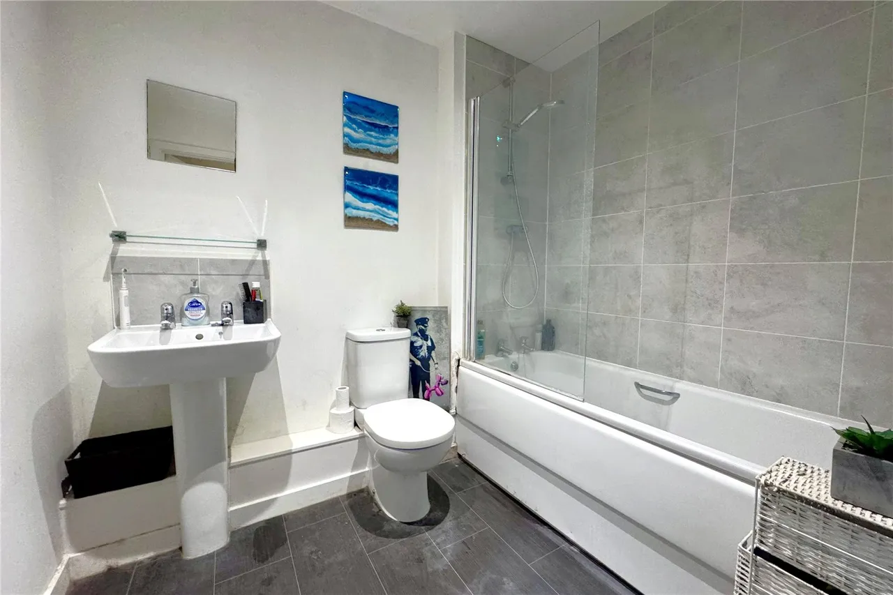 Coxwell Avenue, Farnborough, Hampshire, GU14 6FT, photo 6