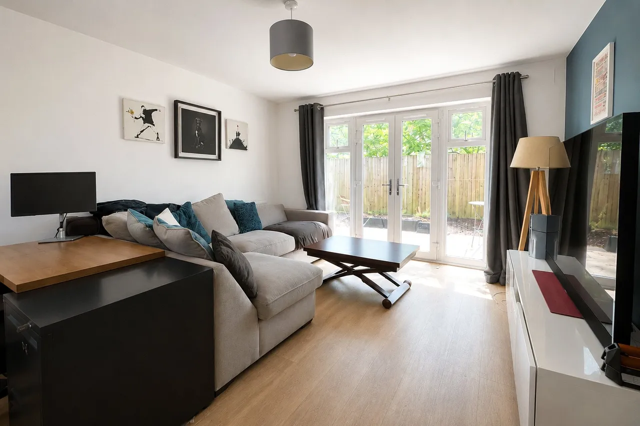 Coxwell Avenue, Farnborough, Hampshire, GU14 6FT, photo 4