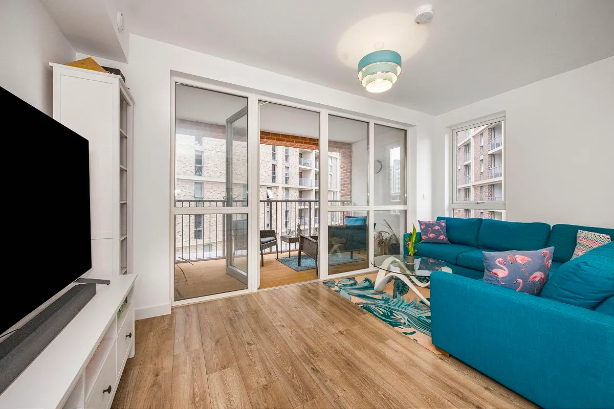 2 bed flat for sale — Charles Darwin House, London, E16 1YE