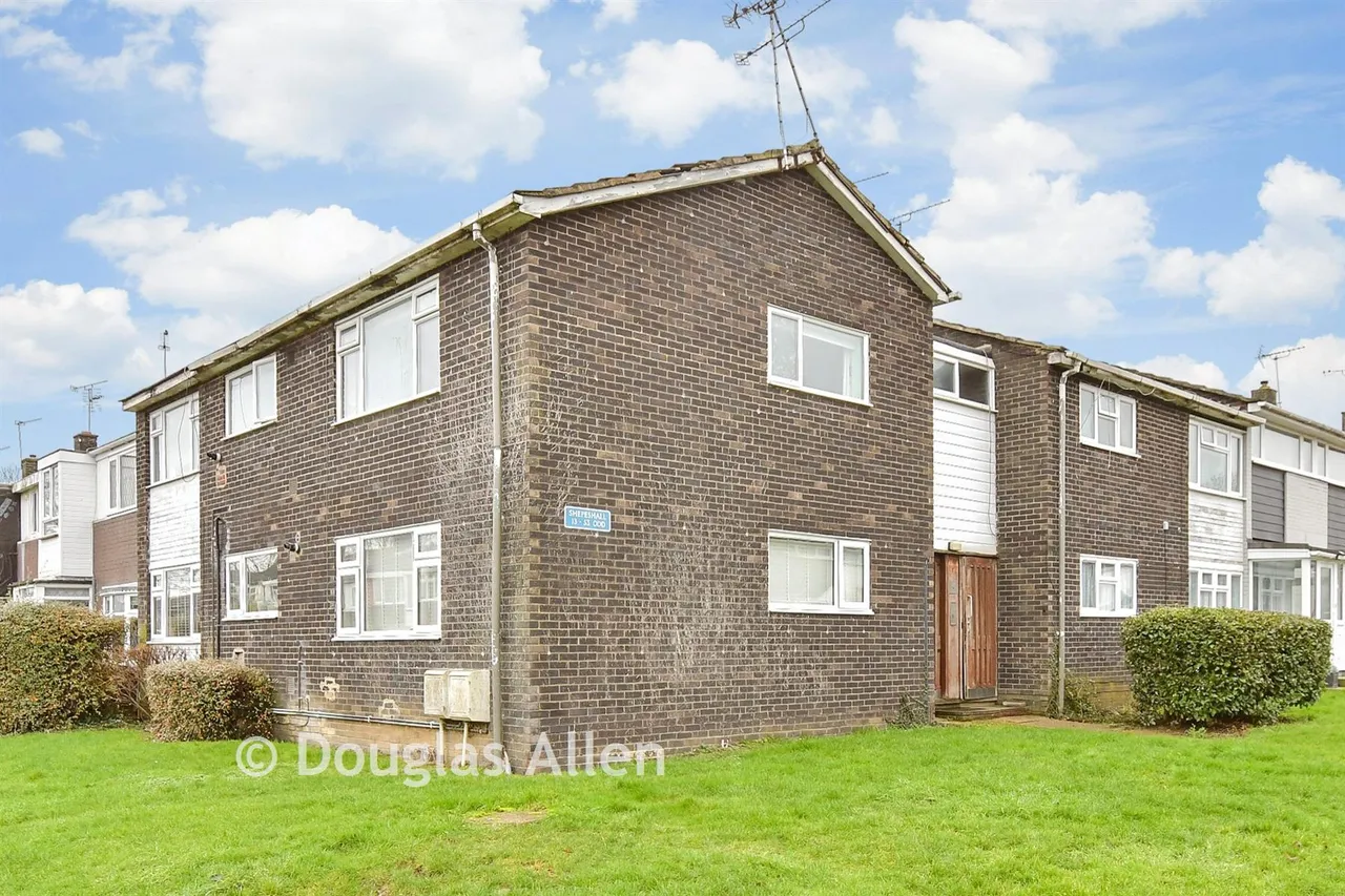 2 bed flat for sale, Shepeshall, Basildon, SS15