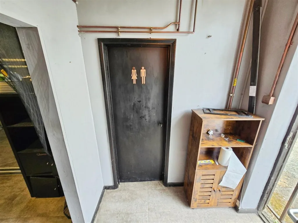 Commercial to Rent in Grangeway, Rushden, NN10, photo 9