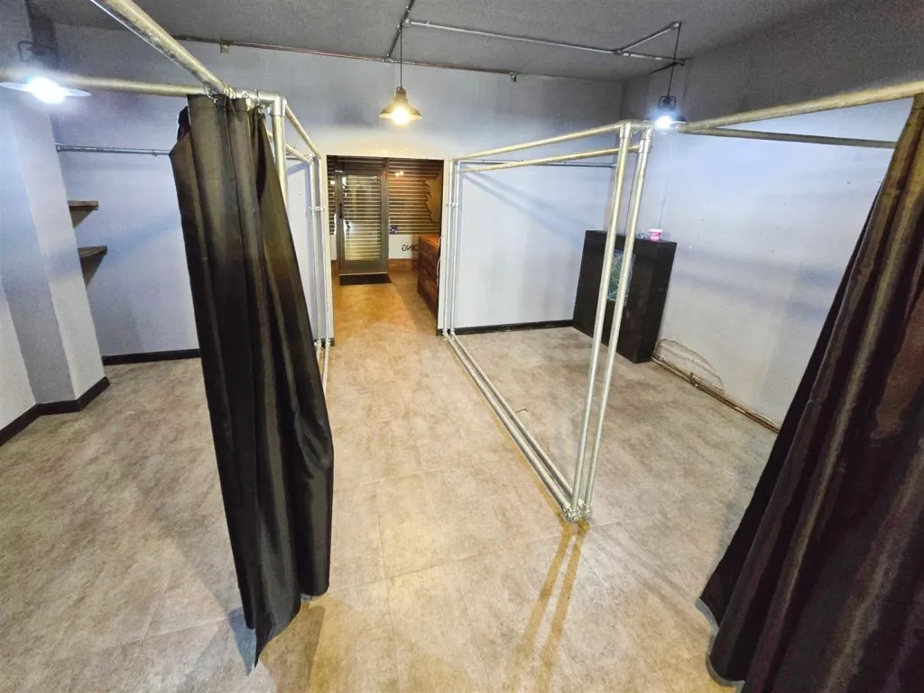 Commercial to Rent in Grangeway, Rushden, NN10, photo 5