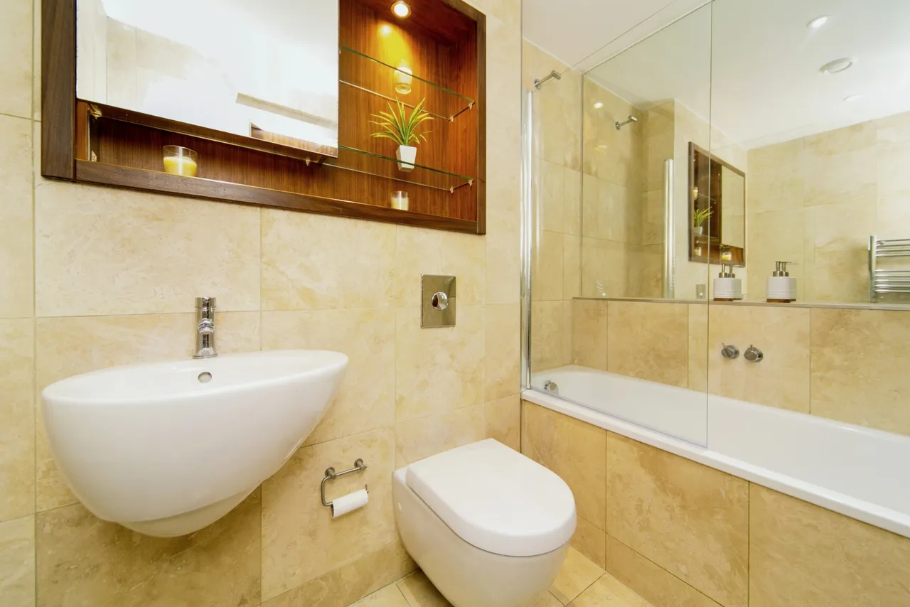 William Jessop Way, Liverpool, L3, photo 14