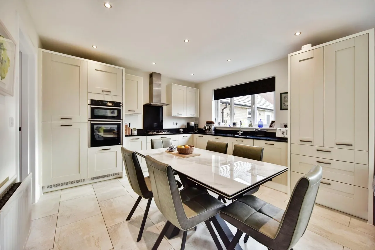 4 bed house for sale, Admiral Way, Tonbridge, TN12
