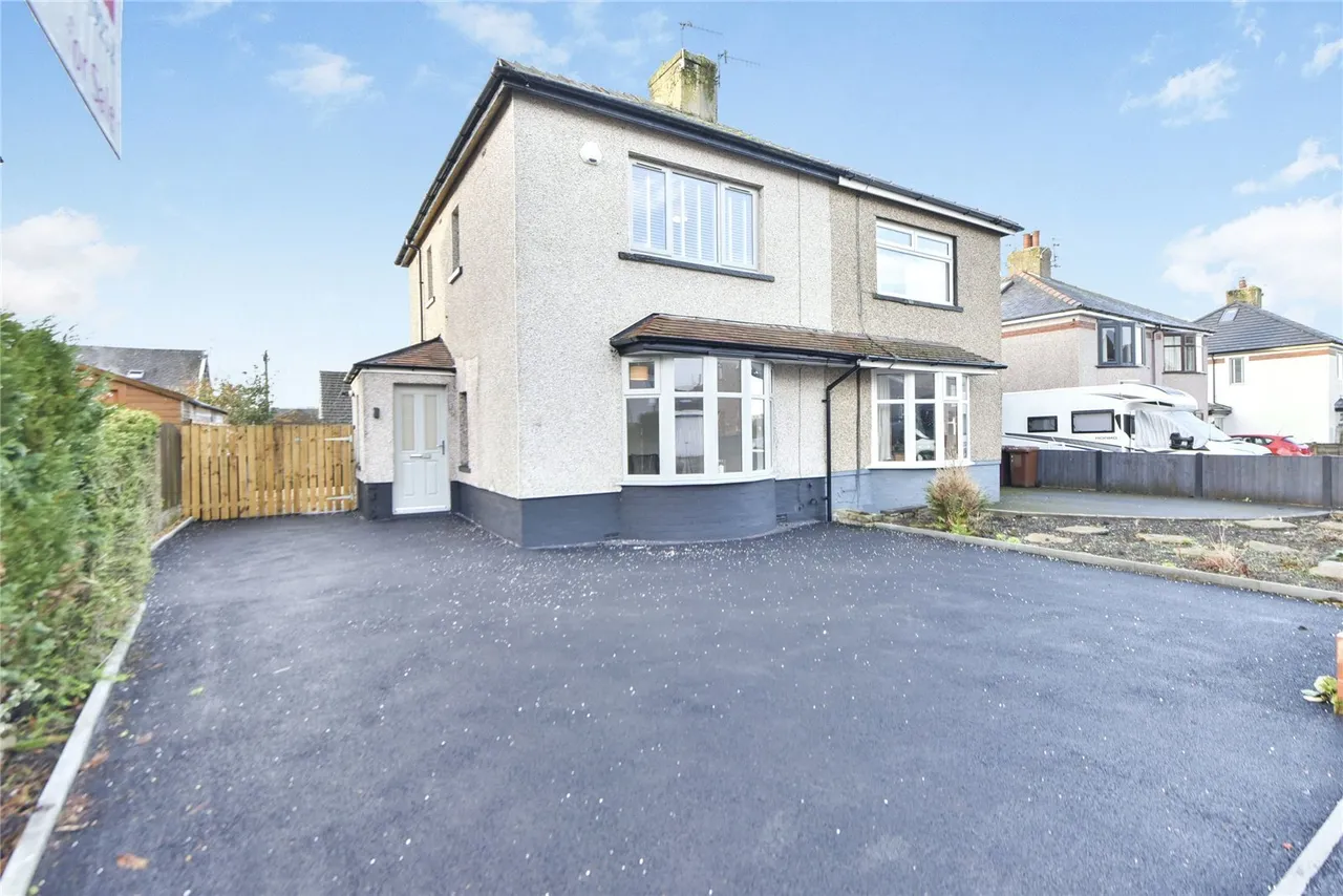 2 bed house for sale — Red Lees Avenue, Burnley, Lancashire, BB10