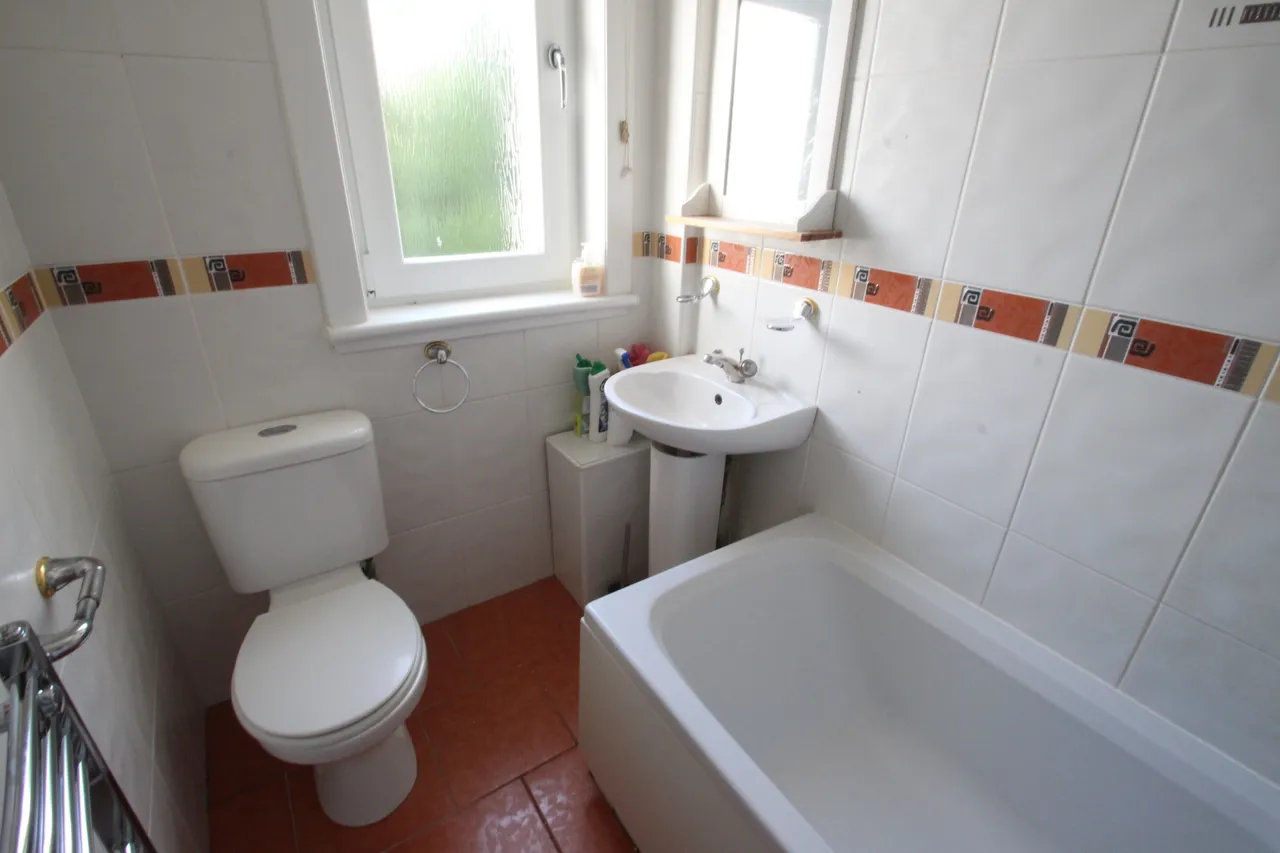 Moorhill Crescent, Newton Mearns, G77, photo 11