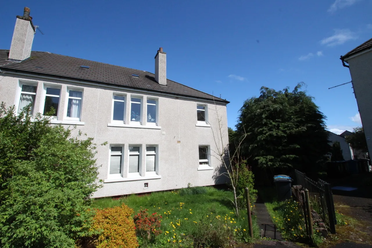 2 bed flat to rent, Moorhill Crescent, Newton Mearns, G77