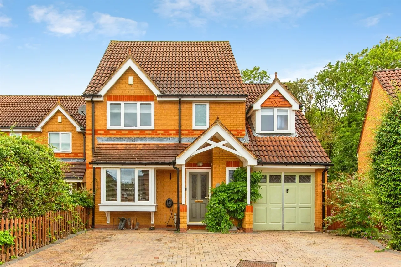 4 bed house for sale — De Beche Close, Papworth Everard, Cambridge