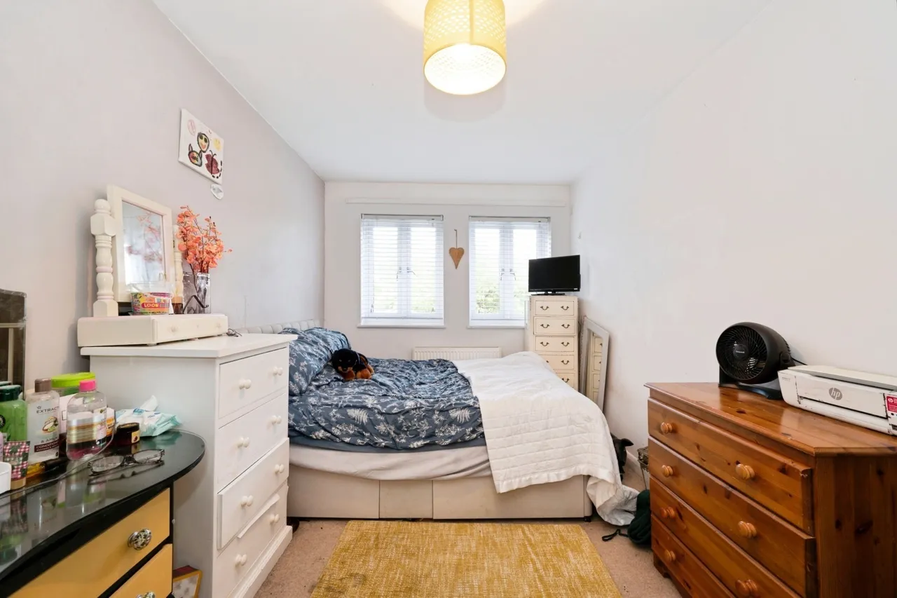 Norwood Close, Effingham, KT24, photo 10