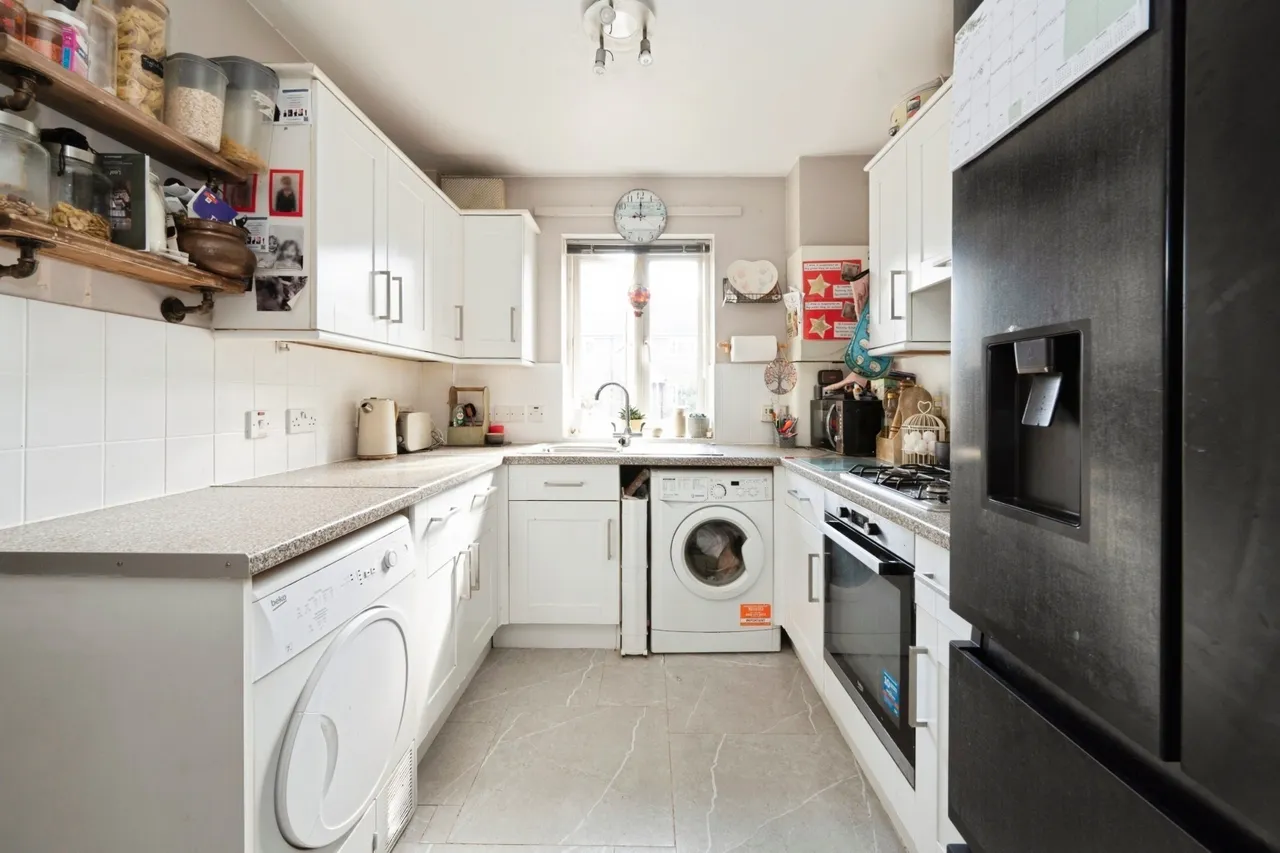 Norwood Close, Effingham, KT24, photo 2