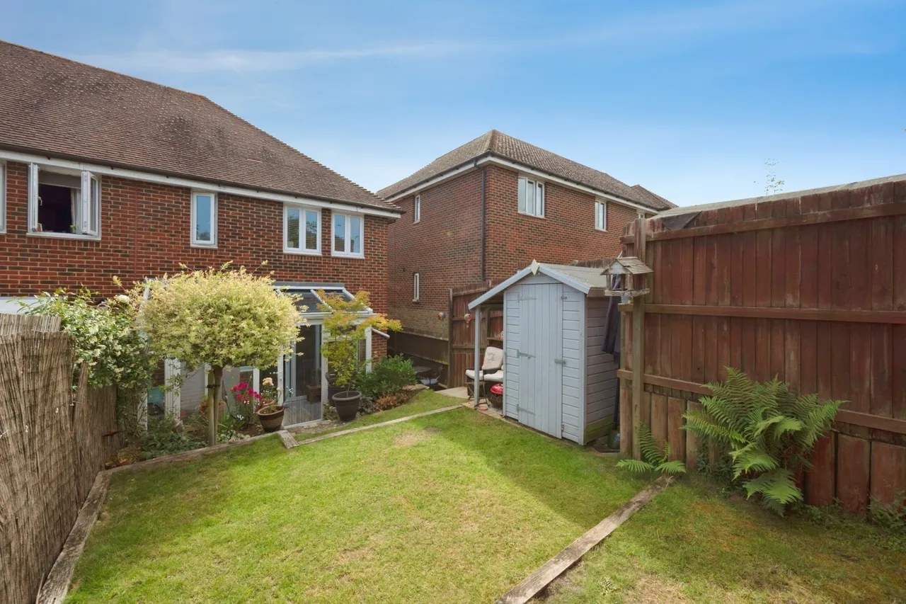 Norwood Close, Effingham, KT24, photo 9