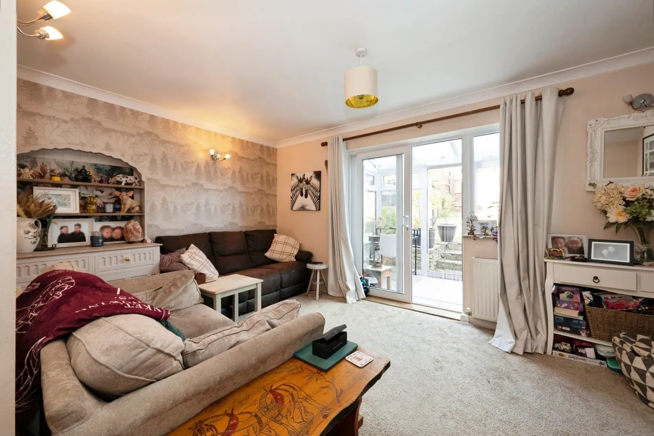 Norwood Close, Effingham, KT24, photo 3